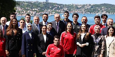 Cumhurbaşkanı Erdoğan “19 Mayıs Gençlik Buluşması”nda gençlik temsilcileri ve milli sporcularla bir araya geldi
